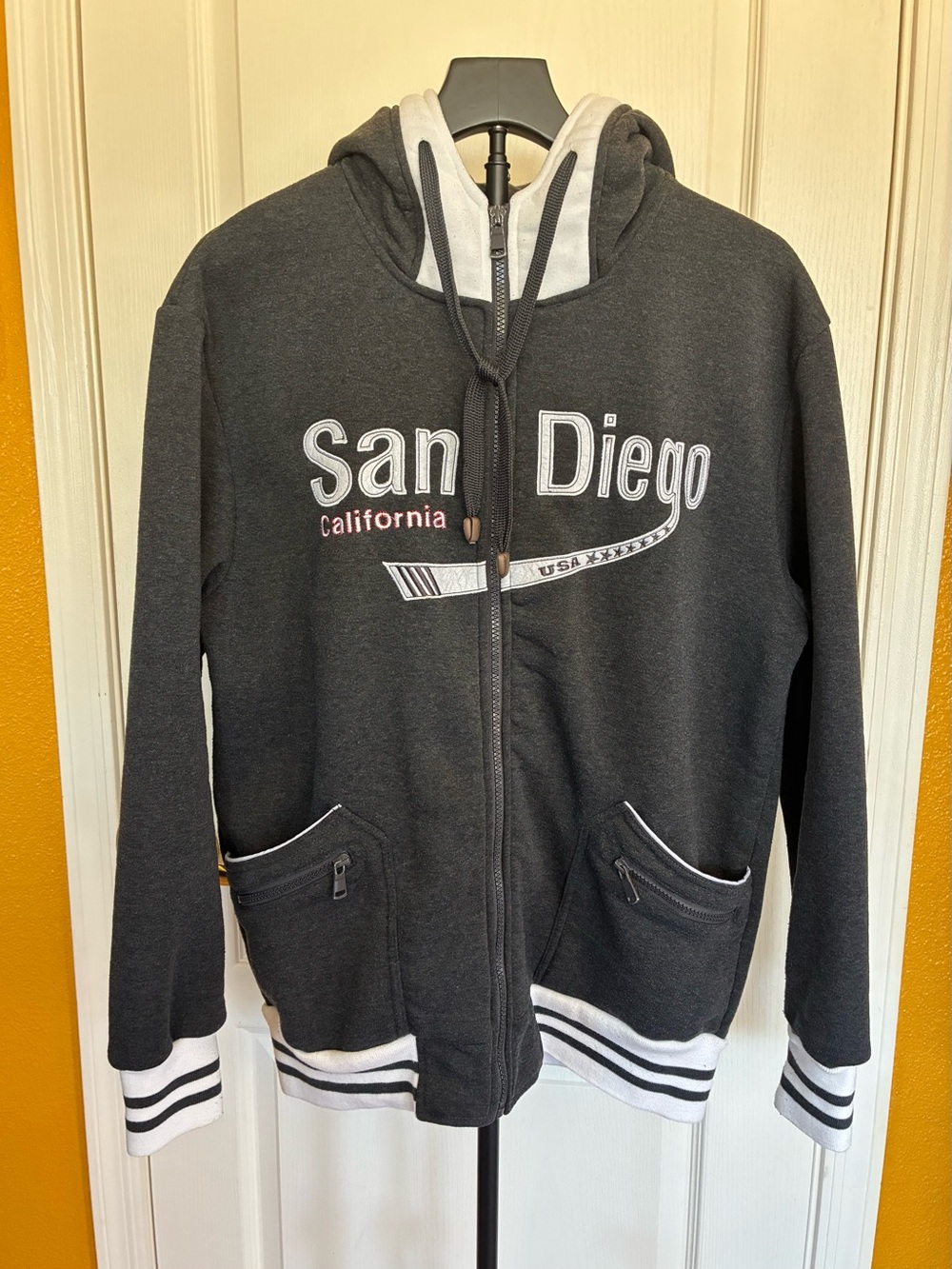 San Diego California Gray Zip-Up Hooded Jacket - L